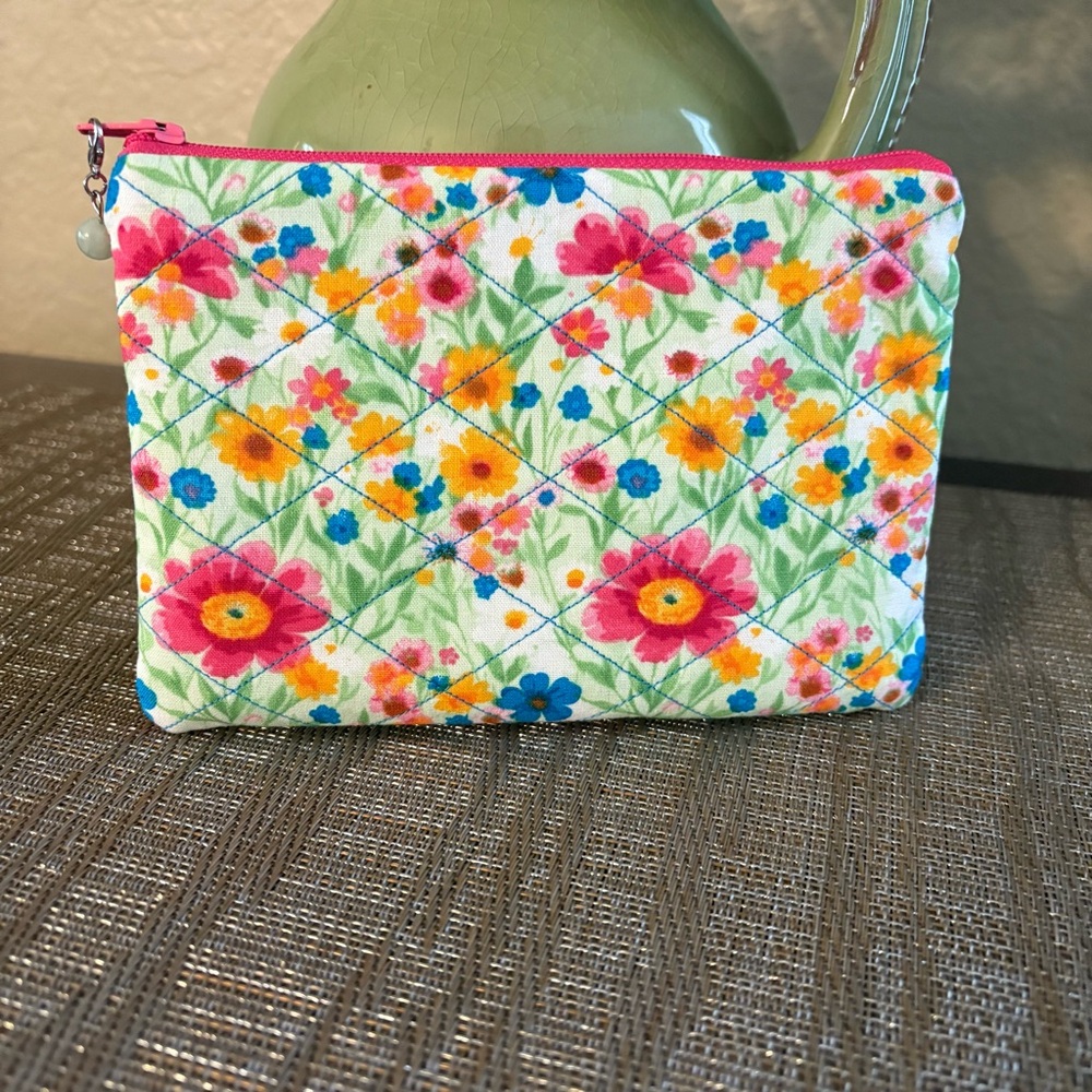 Sweet Tomato June - NEW Handmade Floral Quilted Women's Zipper Pouch